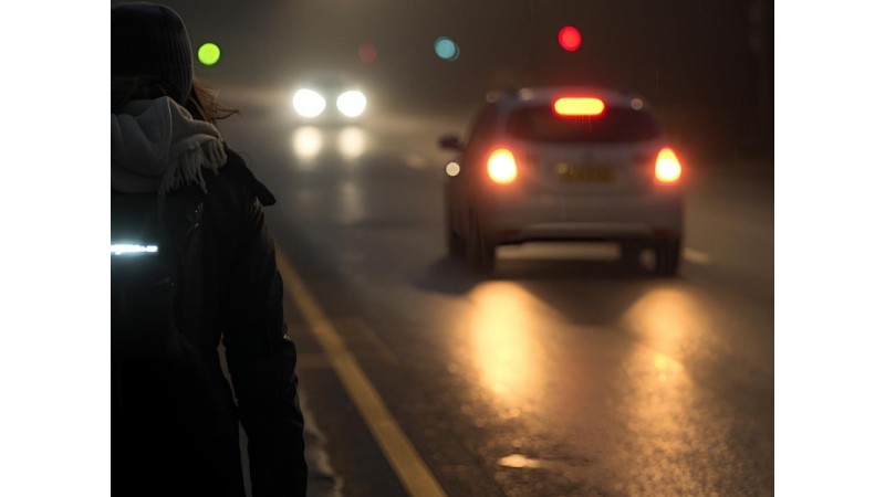 Pieszy na drodze fot. canva